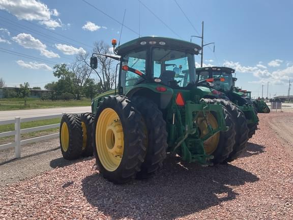 Image of John Deere 8235R equipment image 3