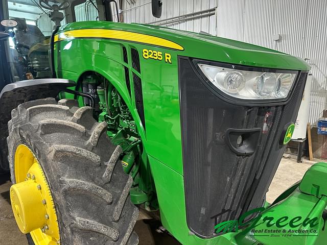 Image of John Deere 8235R equipment image 3