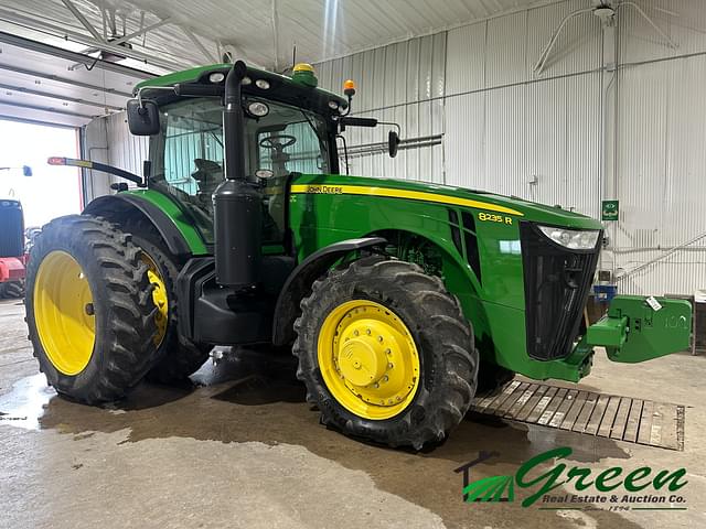 Image of John Deere 8235R equipment image 2