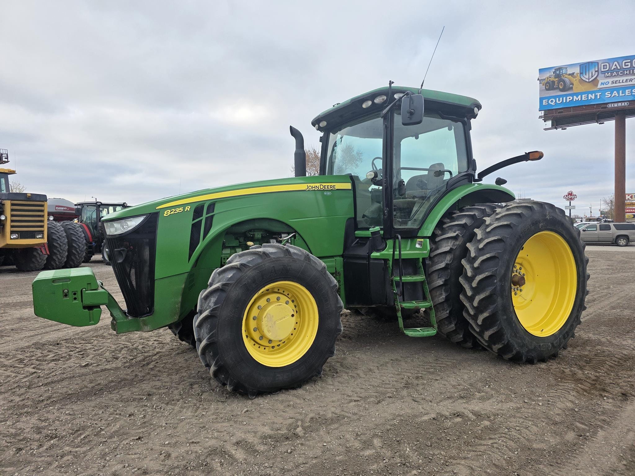 2012 John Deere 8235R Equipment Image0