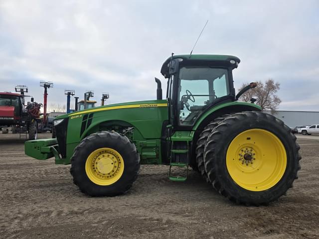 Image of John Deere 8235R equipment image 1