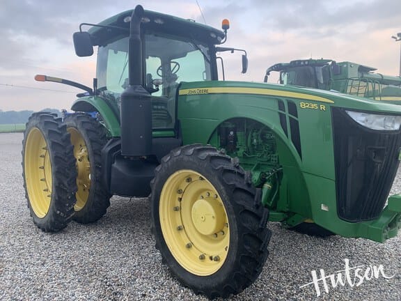 Main image John Deere 8235R