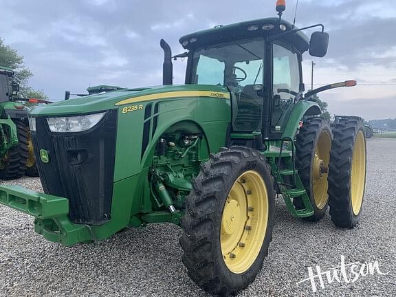 Image of John Deere 8235R equipment image 1