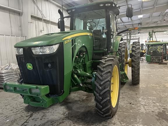 Image of John Deere 8235R equipment image 1