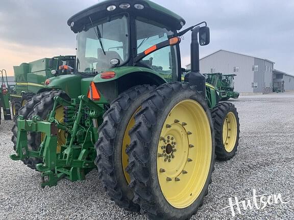 Image of John Deere 8235R equipment image 2