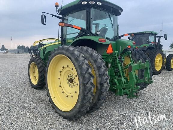 Image of John Deere 8235R equipment image 3