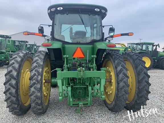Image of John Deere 8235R equipment image 4