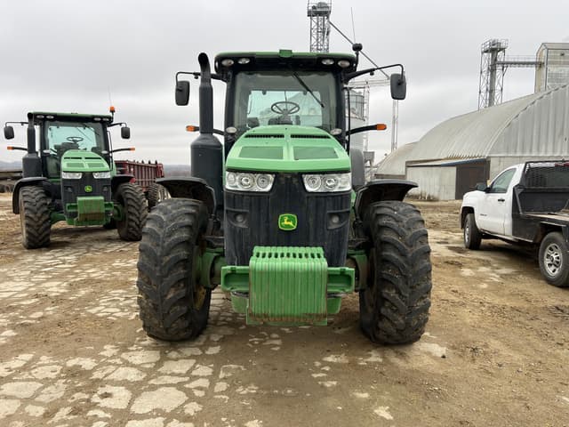 Image of John Deere 8235R equipment image 2