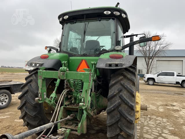 Image of John Deere 8235R equipment image 1