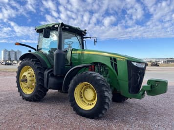 Main image John Deere 8235R