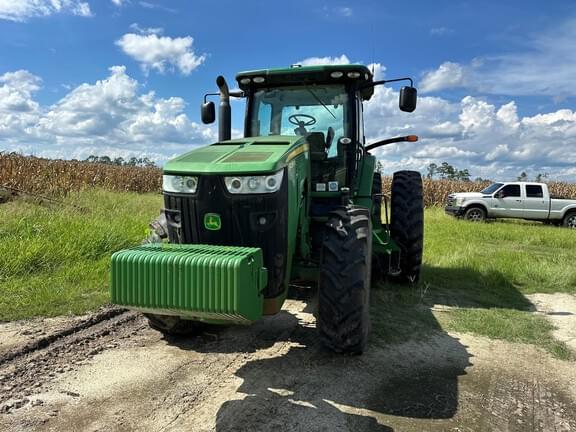 Image of John Deere 8235R equipment image 1