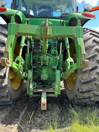 Image of John Deere 8235R equipment image 4
