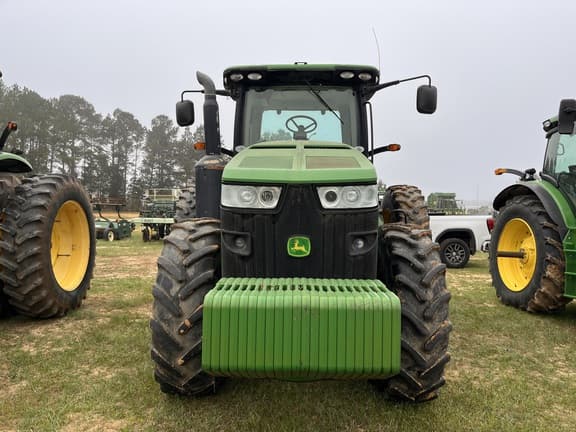 Image of John Deere 8235R equipment image 1