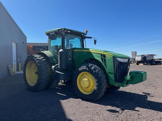 Image of John Deere 8235R equipment image 3