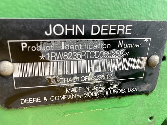 Image of John Deere 8235R equipment image 3