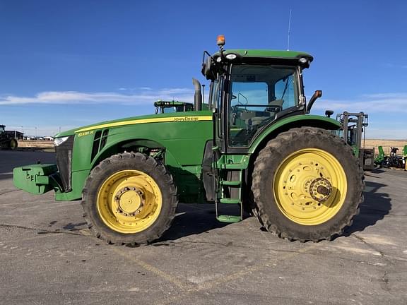 Image of John Deere 8235R equipment image 1