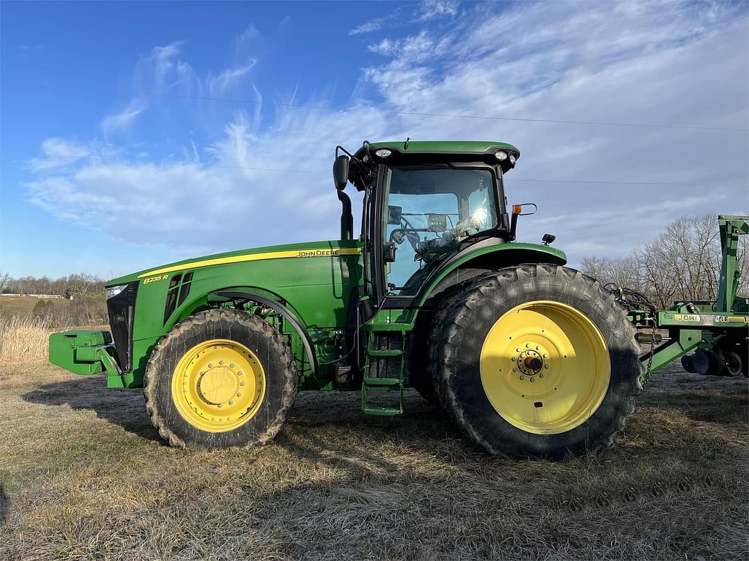 Image of John Deere 8235R Primary Image