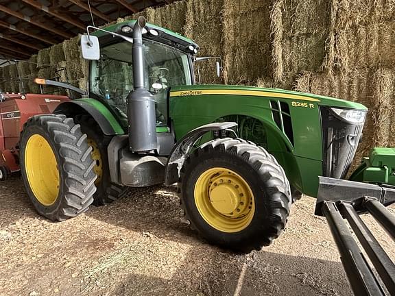 Image of John Deere 8235R equipment image 1