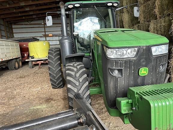 Image of John Deere 8235R equipment image 4
