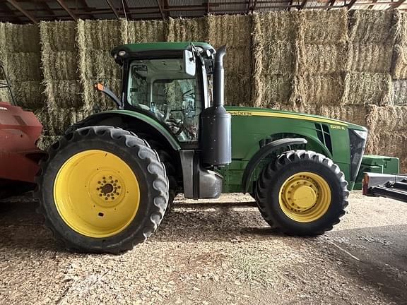 Image of John Deere 8235R equipment image 2