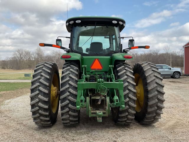 Image of John Deere 8235R equipment image 3