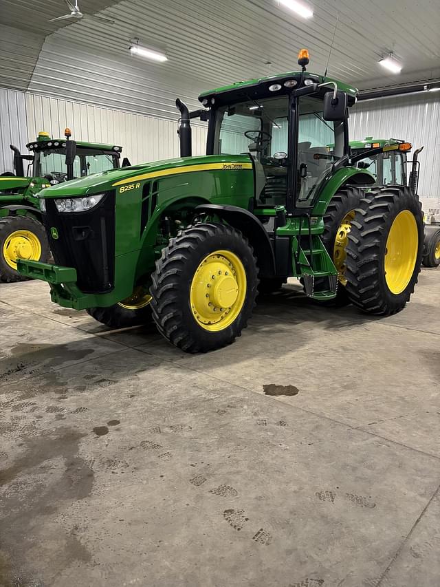Image of John Deere 8235R equipment image 1