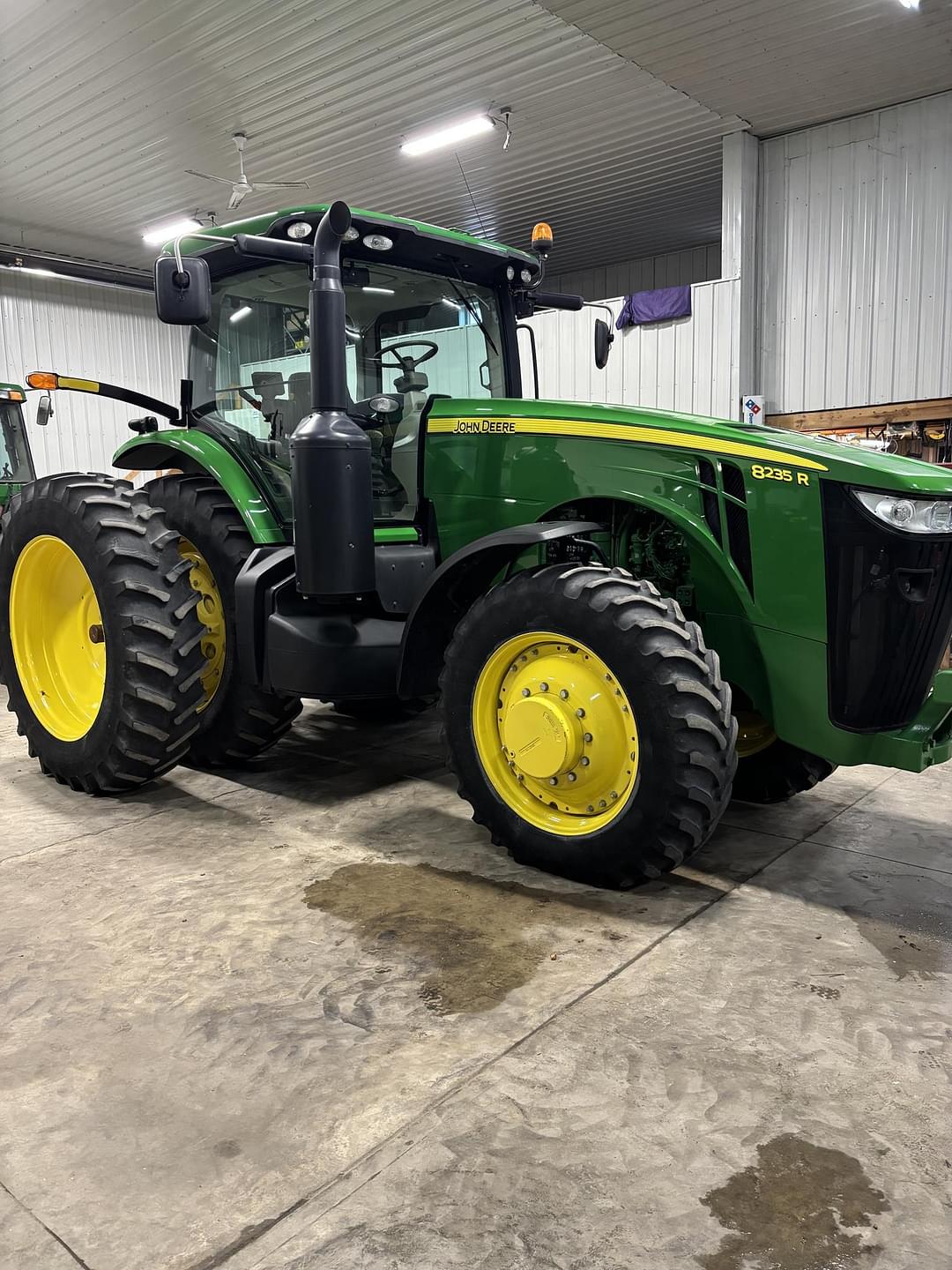 Image of John Deere 8235R Primary image