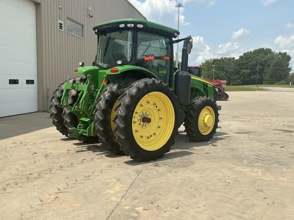 Image of John Deere 8235R equipment image 3