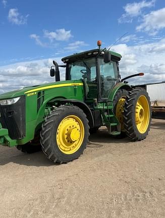 Image of John Deere 8235R Image 0