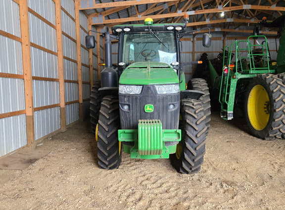 Image of John Deere 8235R equipment image 1