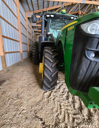 Image of John Deere 8235R equipment image 2