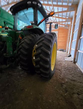 Image of John Deere 8235R equipment image 4