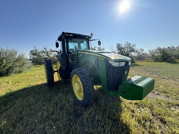 Image of John Deere 8235R equipment image 3