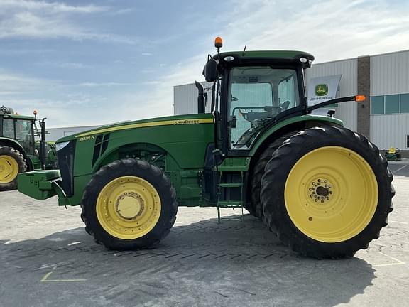 Image of John Deere 8235R equipment image 1