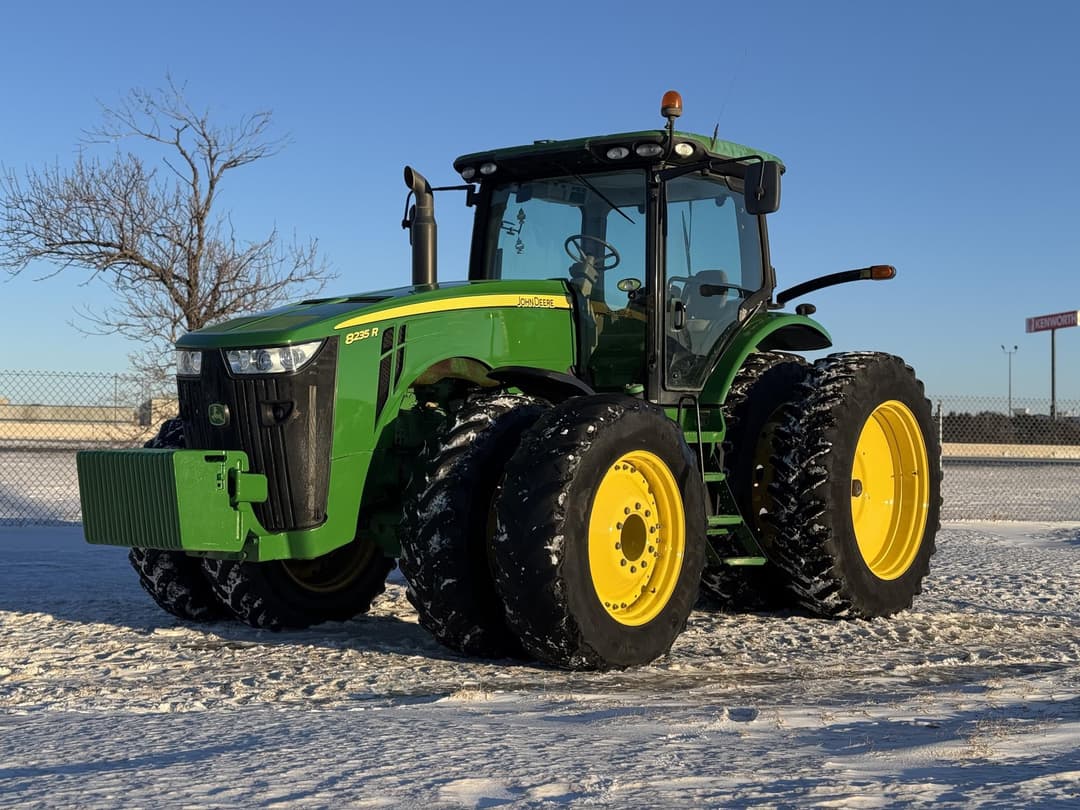Image of John Deere 8235R Primary image