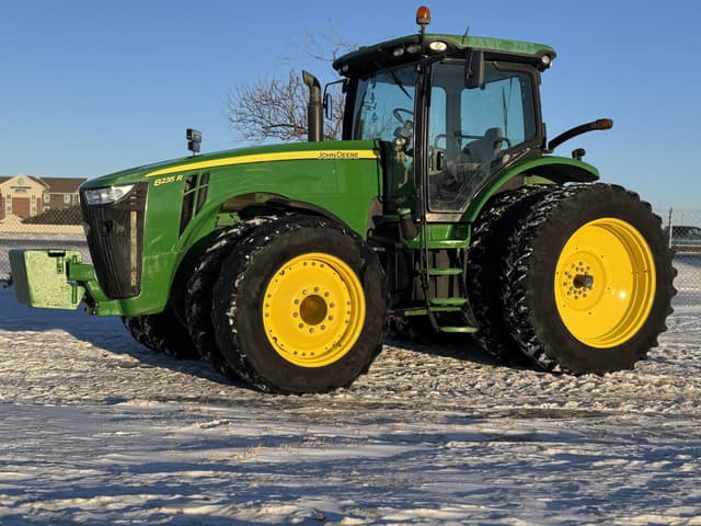 Image of John Deere 8235R equipment image 1