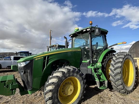 Image of John Deere 8235R equipment image 1