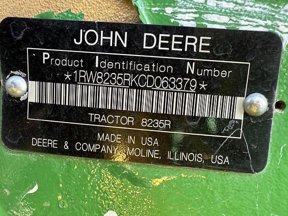 Image of John Deere 8235R equipment image 3