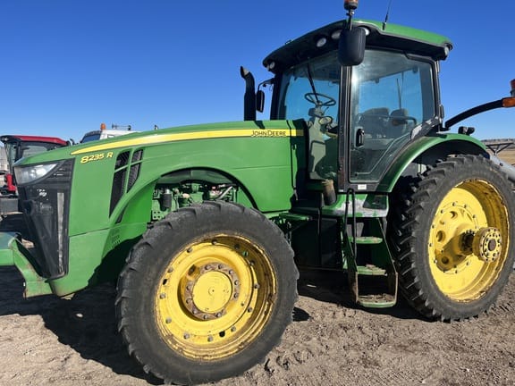 Main image John Deere 8235R