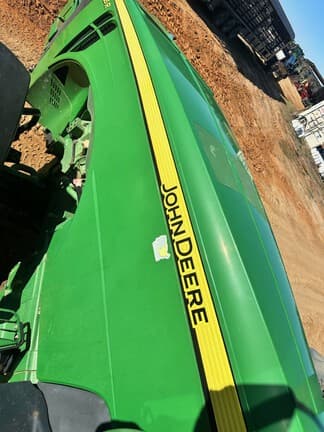 Image of John Deere 8235R equipment image 1