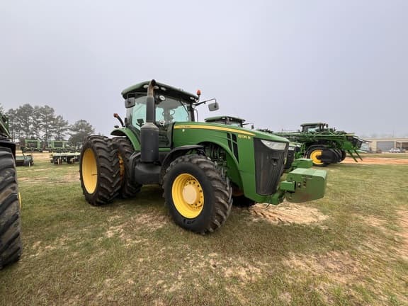 Image of John Deere 8235R equipment image 2