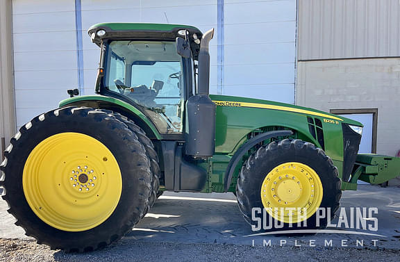 Image of John Deere 8235R equipment image 1