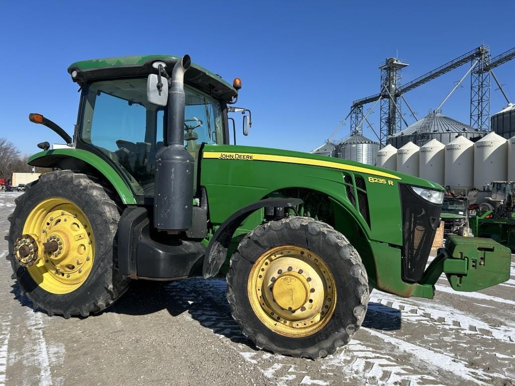 2012 John Deere 8235R Equipment Image0