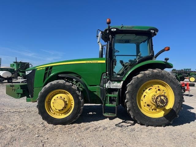 Image of John Deere 8235R equipment image 1