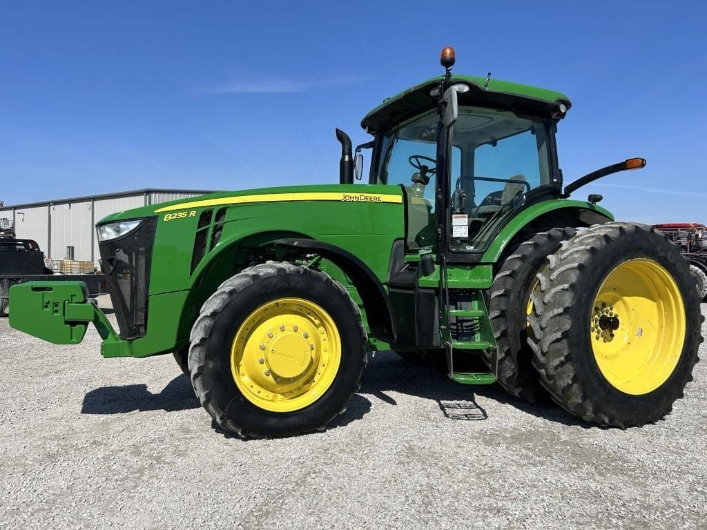 Image of John Deere 8235R Primary image