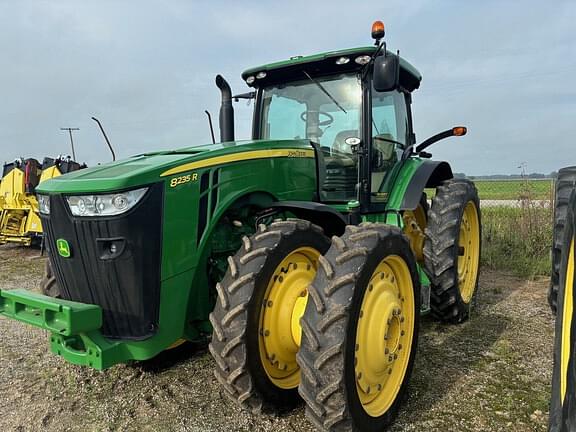 Image of John Deere 8235R equipment image 1