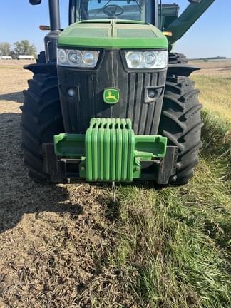 Image of John Deere 8235R equipment image 1