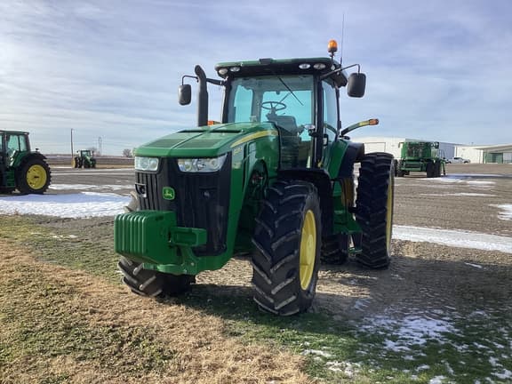 Image of John Deere 8235R equipment image 1