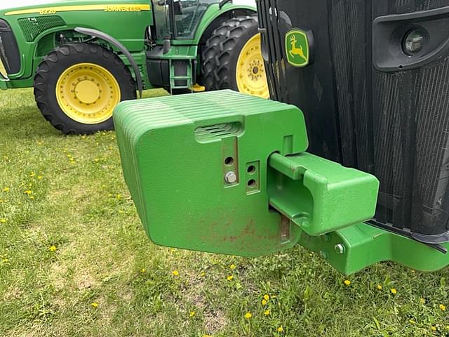 Image of John Deere 8235R equipment image 2