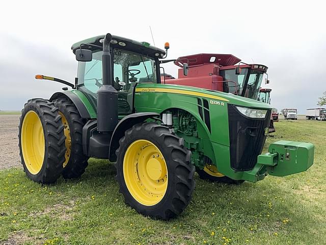 Image of John Deere 8235R equipment image 1